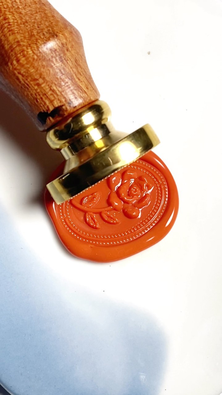 • EM BREVE LANÇAMENTO • 

A tão pedida #terracota já entrou para o nosso catálogo de cores de 2022 😊🍂

A tonalidade tran