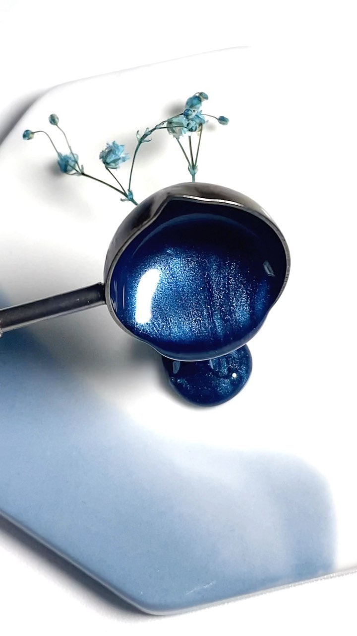 Aquele Azul de “tirar o fôlego“ 

Coraçãozinho se você curtiu! 💙

USADOS NO VÍDEO:

• Cera Flexível Azul Crepúsculo Péro