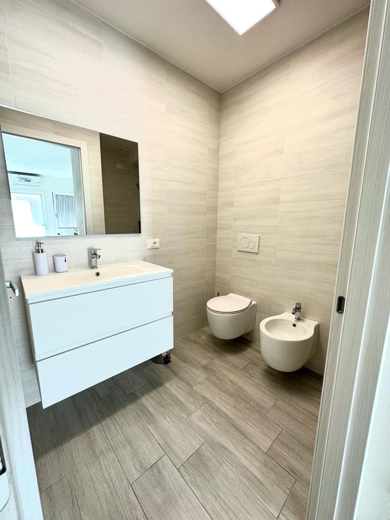 Bagno moderno e funzionale thumbnail