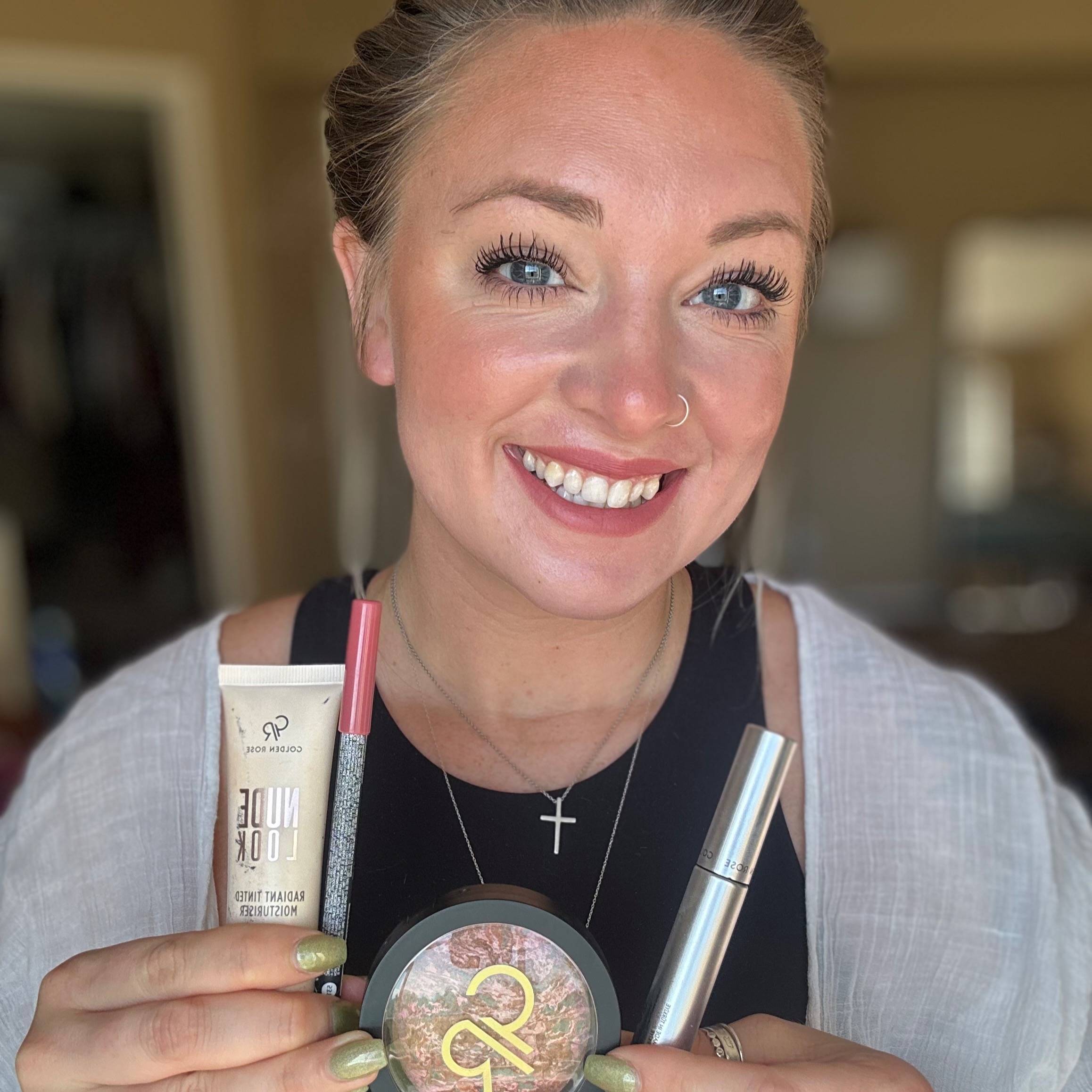 Makeup *extras*  thumbnail