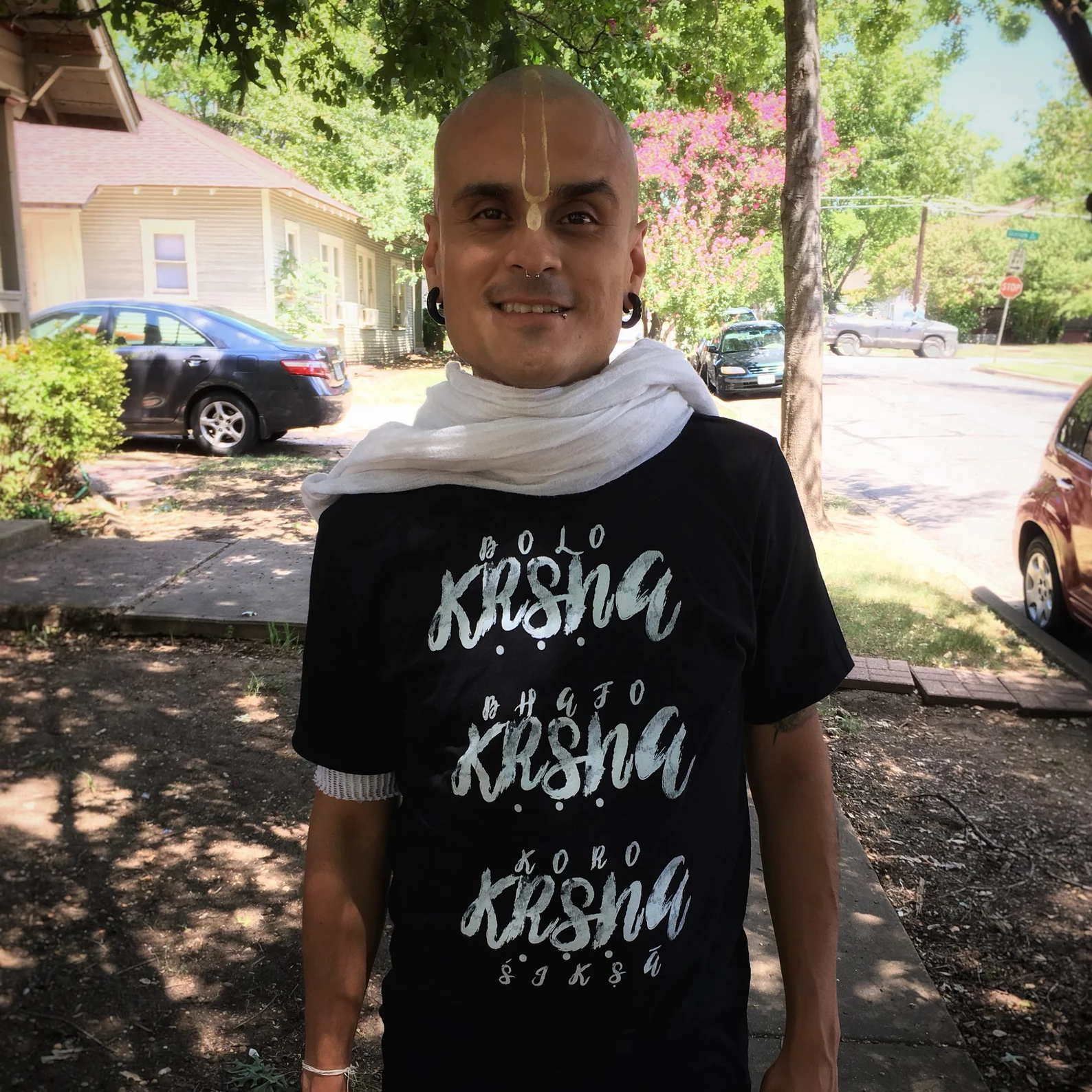 Bolo Krsna - Chant Krishna Short-Sleeve Unisex T-Shirt thumbnail