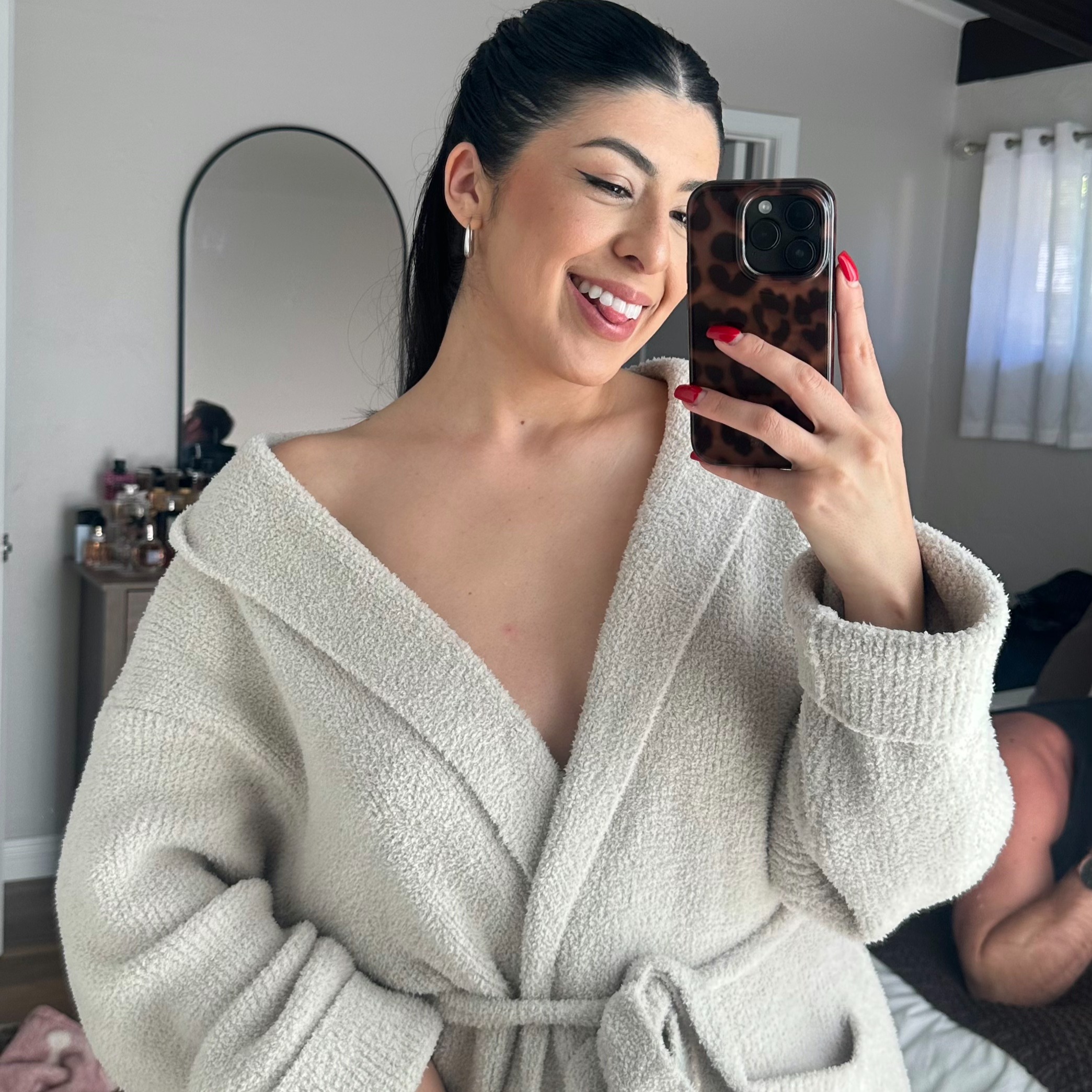 COZIEST Barefoot dreams dupe robe thumbnail