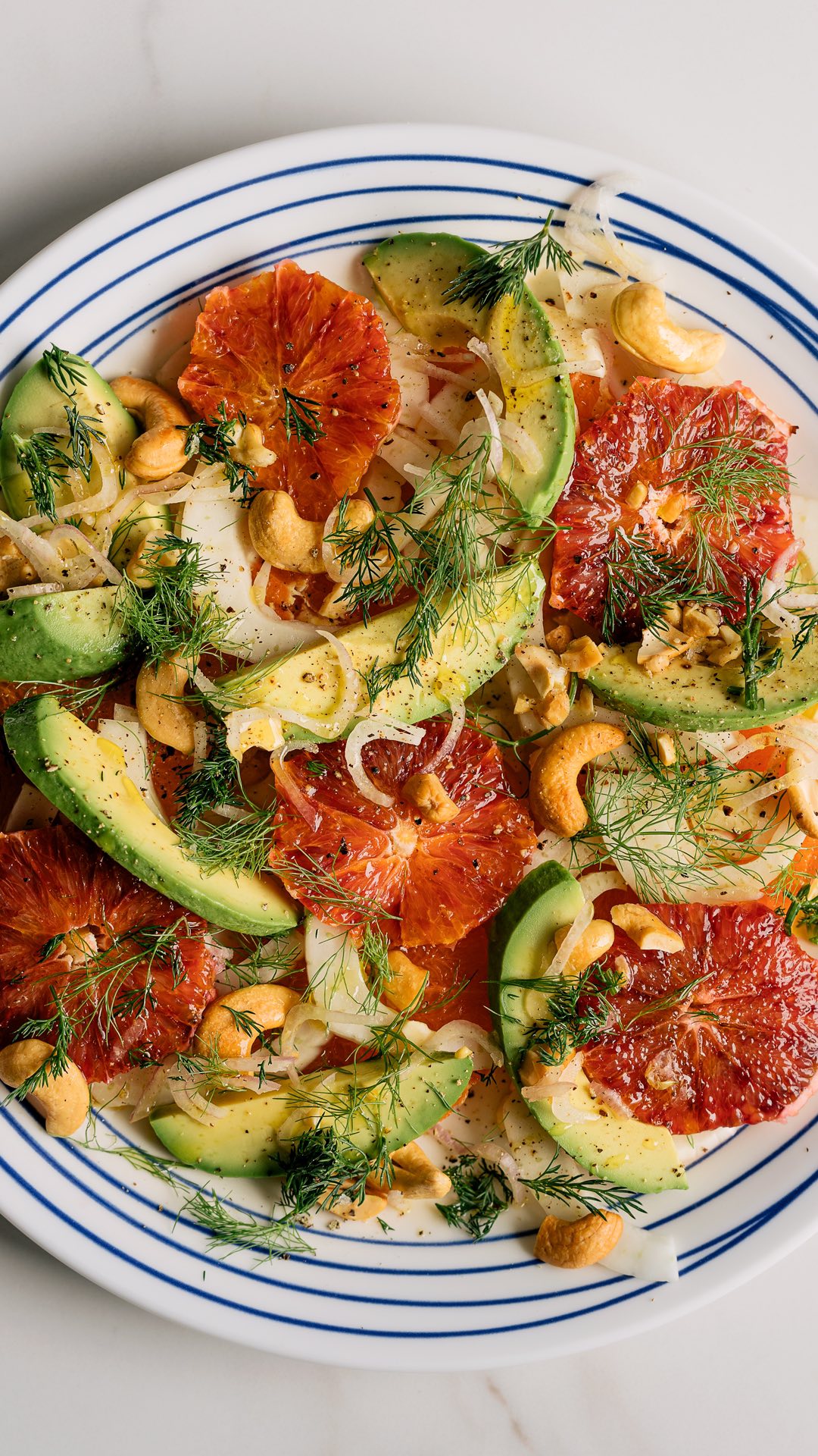 this salad is perfect for the festive season ✨ fennel, blood orange & avocado salad with roasted cashews 🥑🍃🍊 made this o