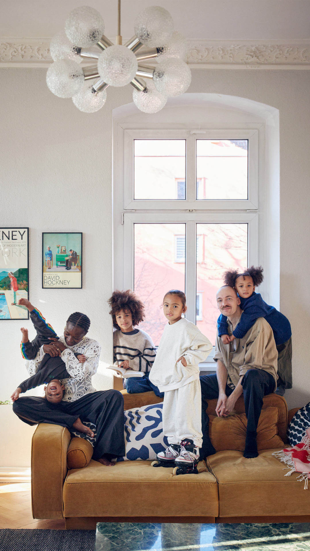 À Berlin, l’appartement plein de vie de Charlène Sery, Lorenzo Lodi et leurs 4 enfants thumbnail