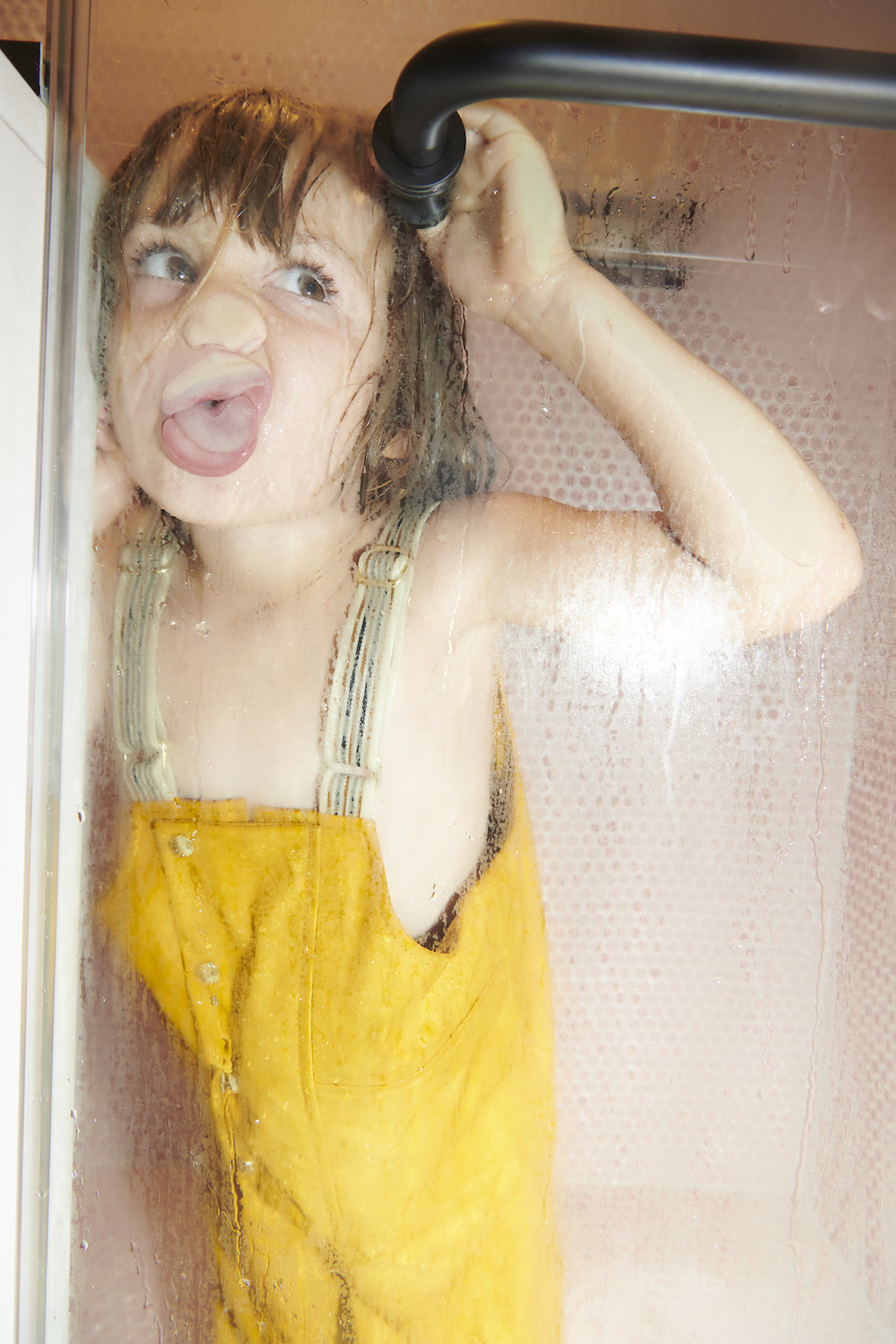 « Sois mignon et tais-toi» : quand l’enfant n’a pas sa place dans la société thumbnail