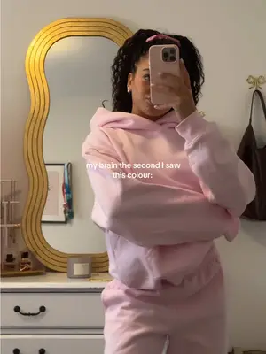 As a pink girlie can confirm this is the most PERFECT pink 💖 @Aritzia #aritzia #aritziahaul #aritziasweats #villapink