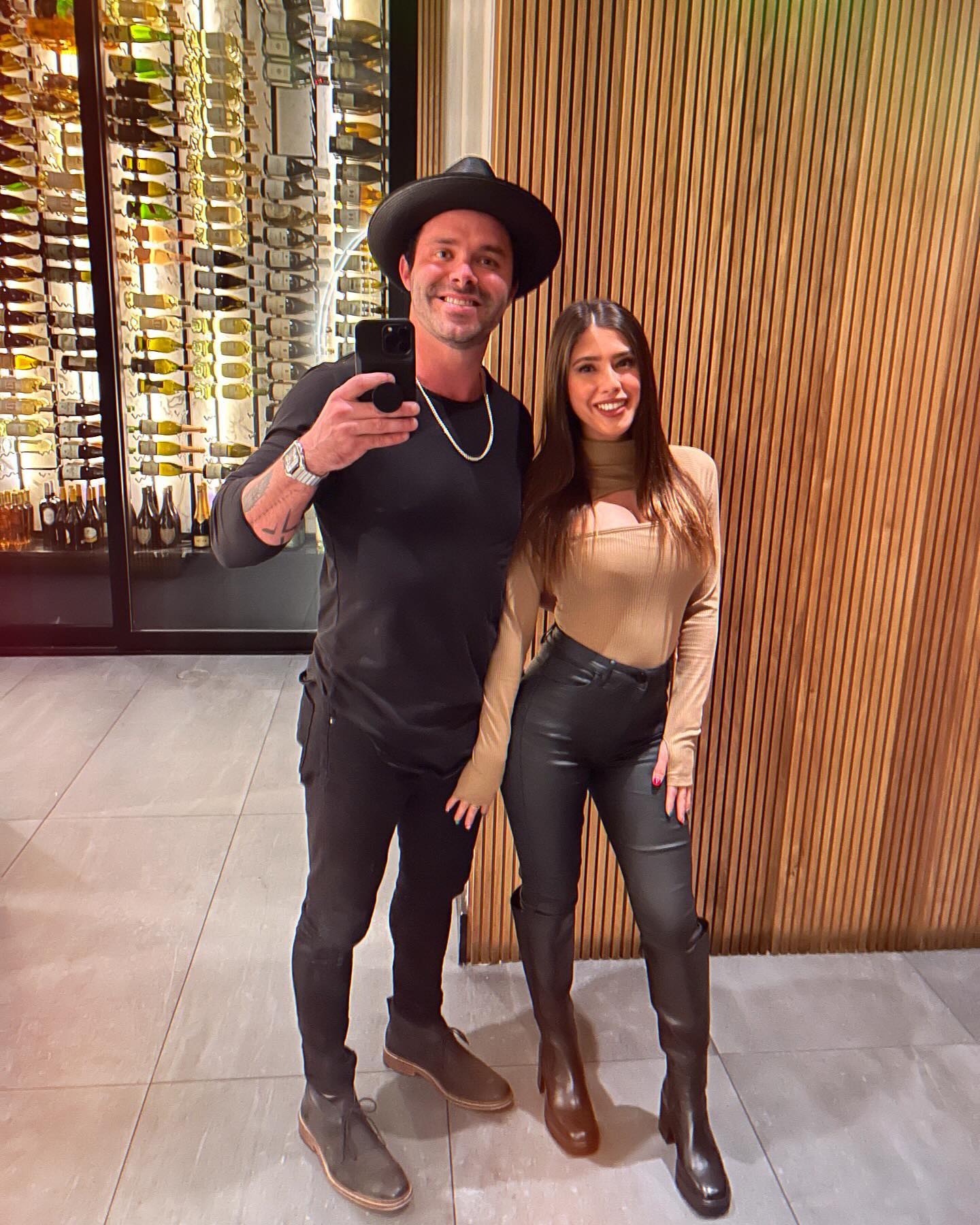 Mom & Dad’s night out ❤️

Happy New Year’s Eve everyone! 🎊
Tomorrow the book will be filled with blank pages… May the ch