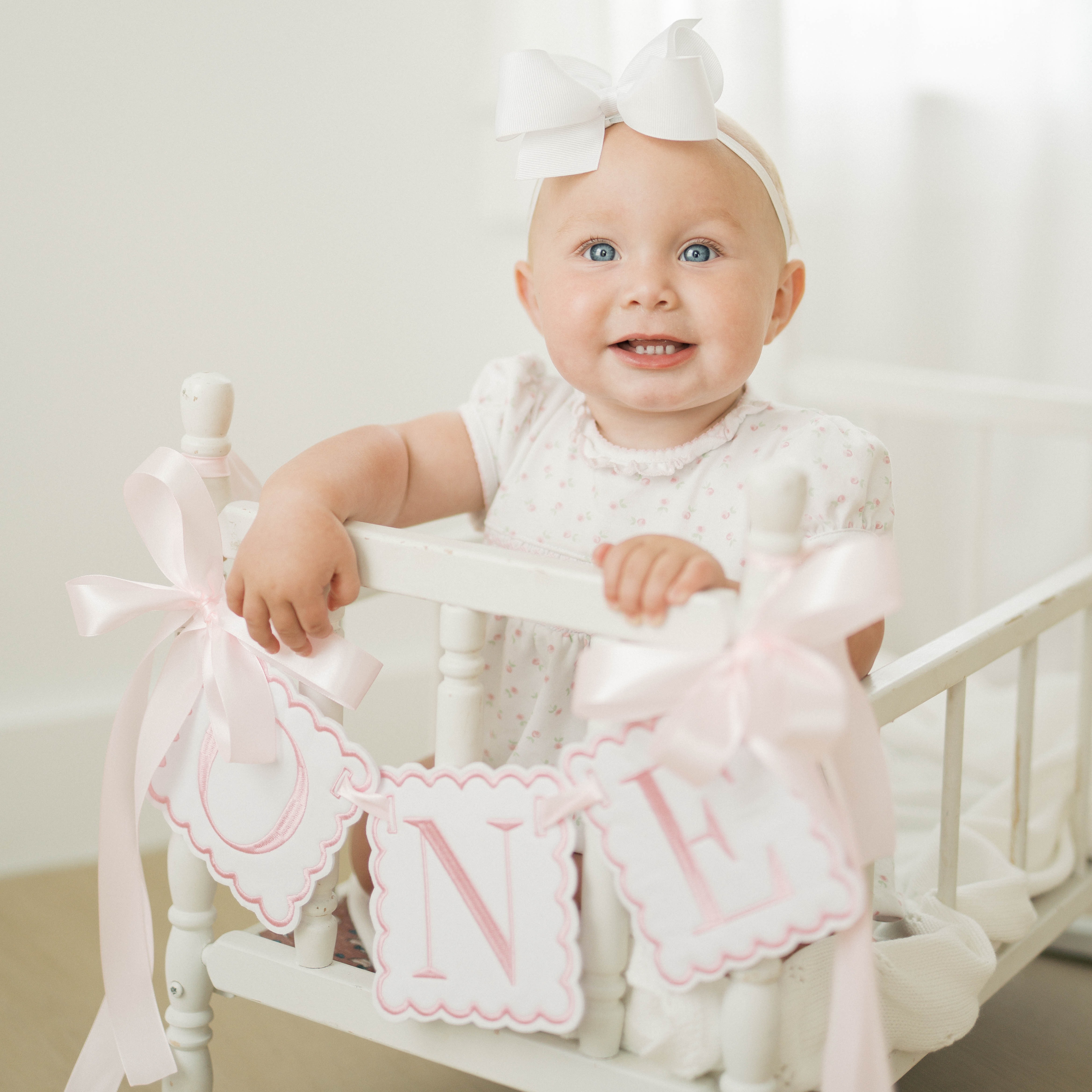 ONE YEAR MILESTONE | CAKE SMASH thumbnail