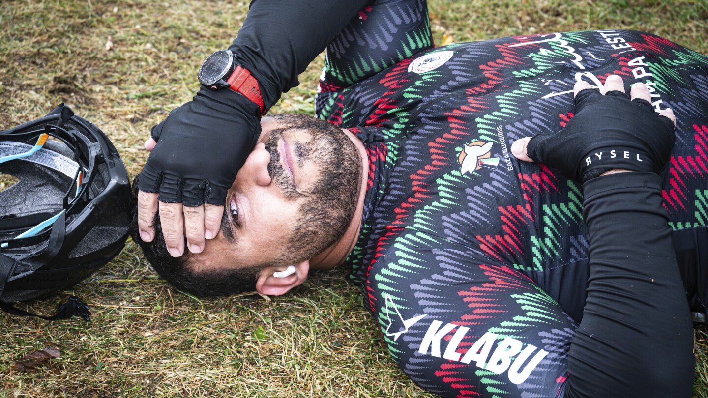 Gaza Sunbirds fly Palestinian flag at Para Cycling Worlds despite fear of news from home thumbnail