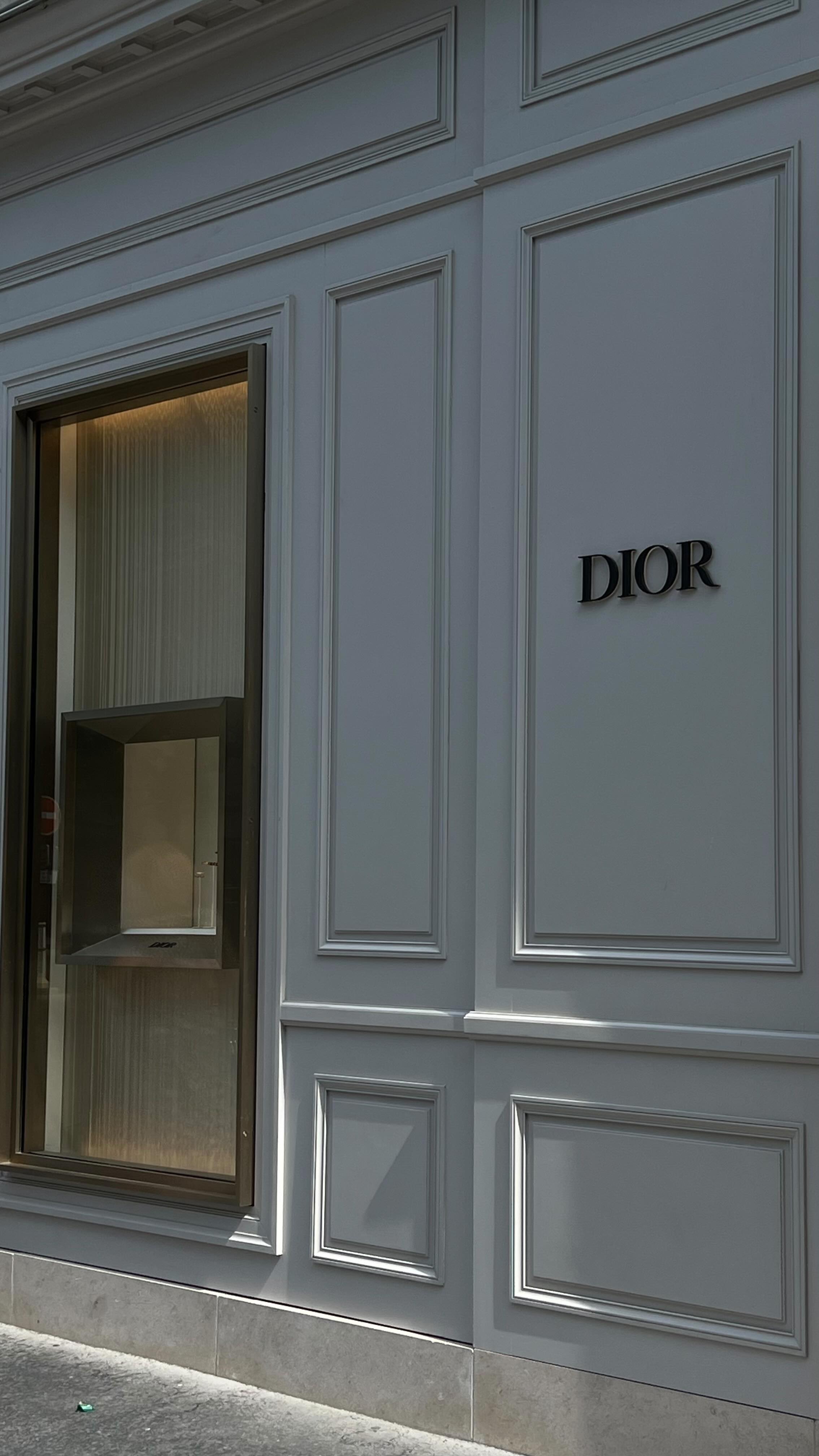 Vivi a la Maison Dior 

#dior #parisfashionweek #fashionweek