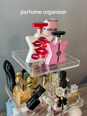 Every perfume lover needs this 🤩 you can find it 🔗 in my b!0 if you want it because it’s a MUST have! #perfumeorganizer 