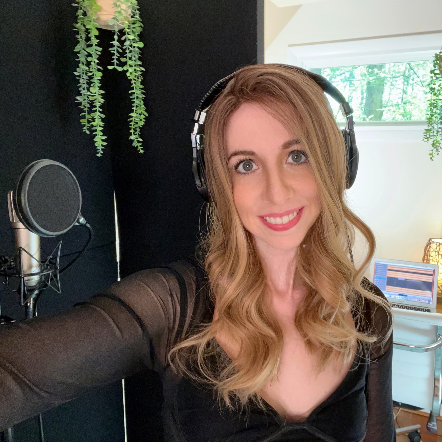 The sun is streaming into the #studio and I'm feeling energized for part 2 of my remote #recording session 🇺🇸➡️🇬🇧 for #c