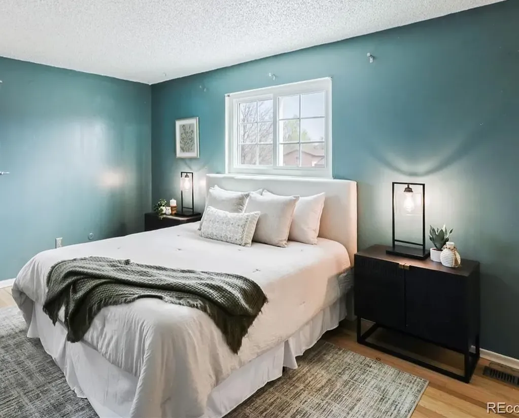 N LOWELL BLVD thumbnail