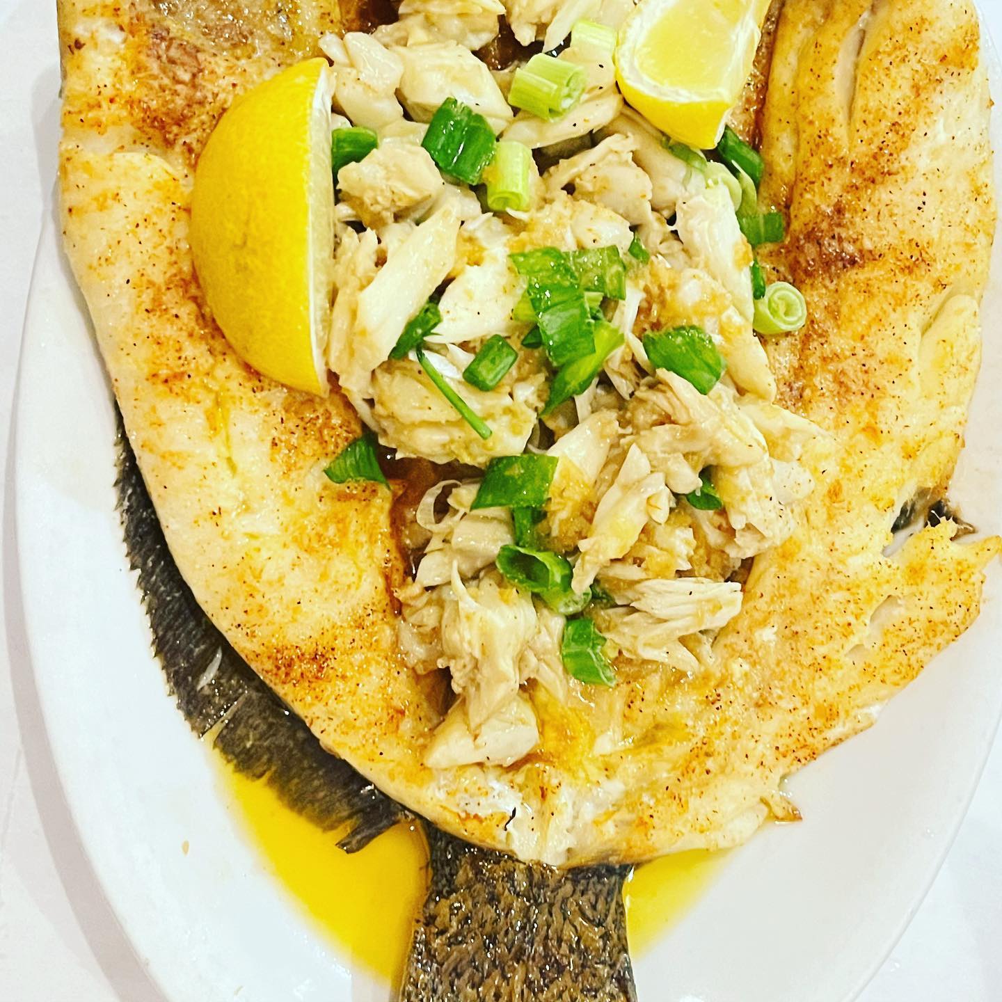 Dinner tonight: Whole fresh butterflied Flounder topped with sautéed Lake Ponchartrain Jumbo Lump crab 🦀 
.
.
.
.
.
#fur