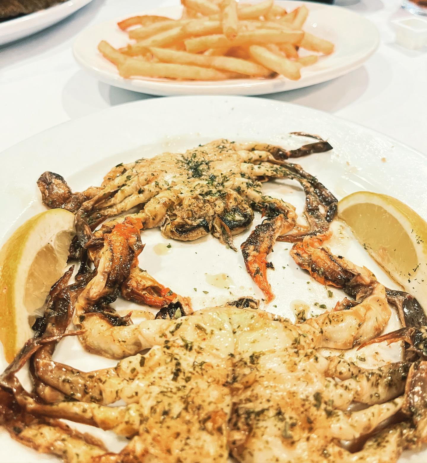 Dueling Crabs! 🦀 …are they fighting over the fries?? 
.
.
.
.
.
#furysrestaurant #nolaseafood #neworleansseafood #wheren