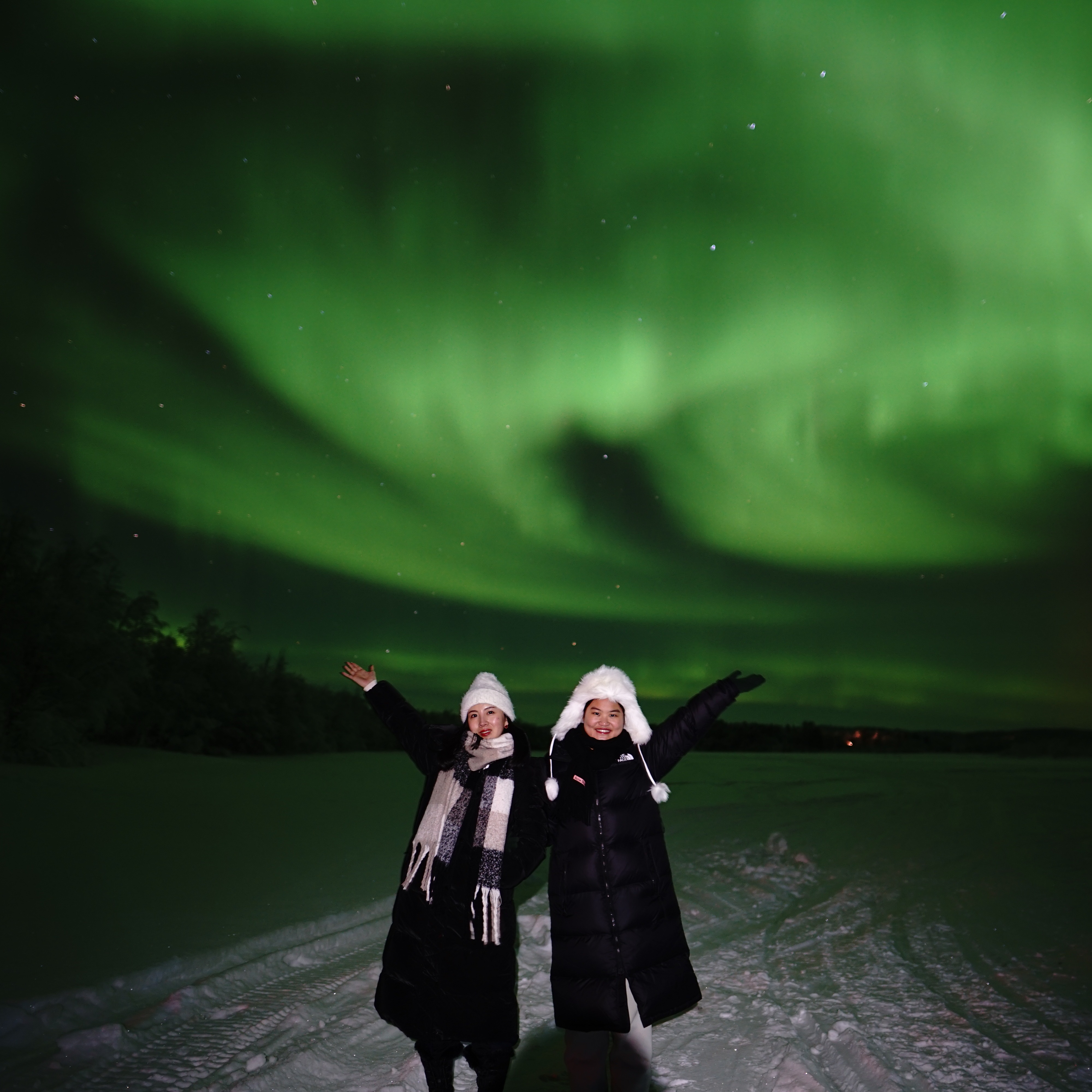 Northern lights hunting photo tour from Levi - Safartica thumbnail