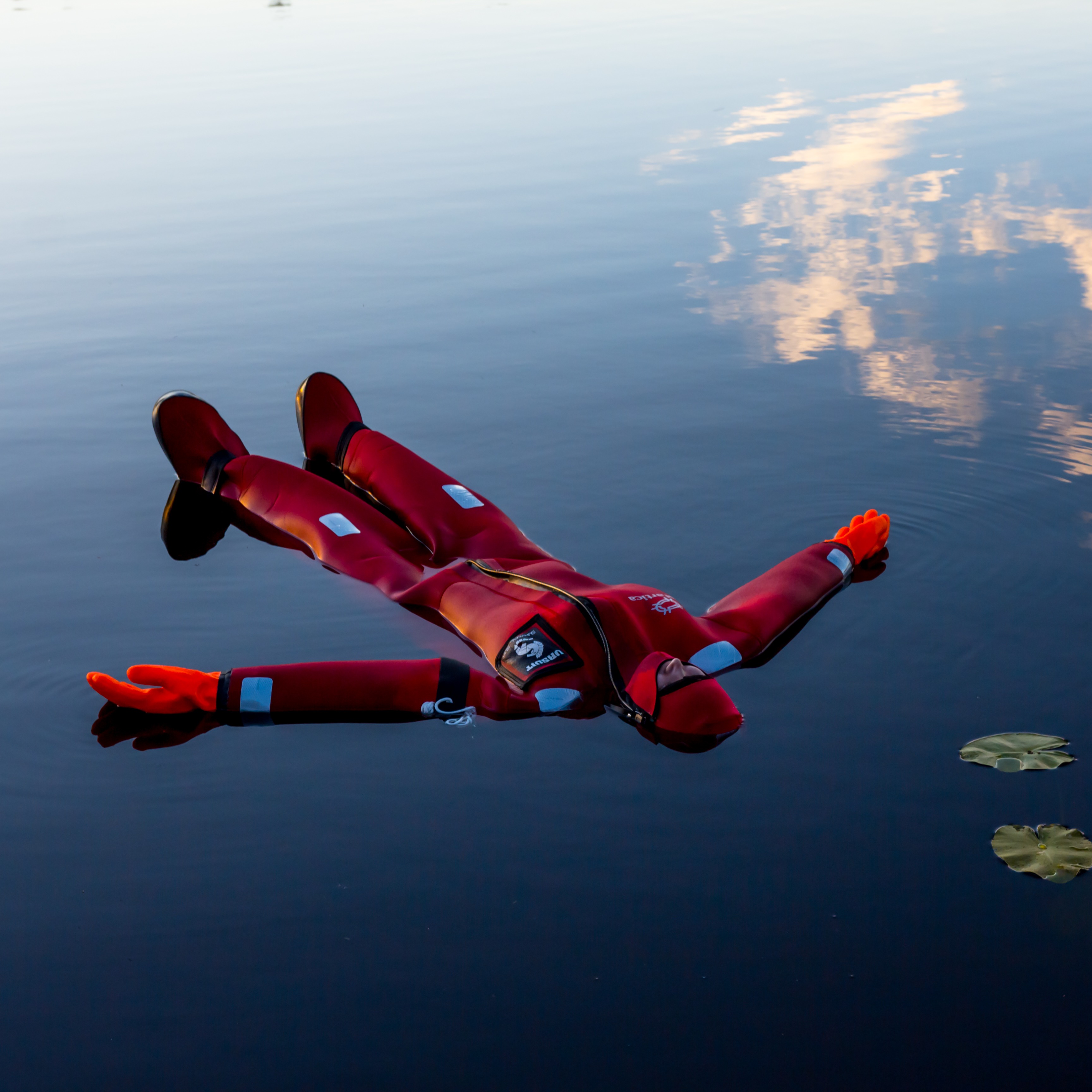 Midnight Sun Floating  thumbnail