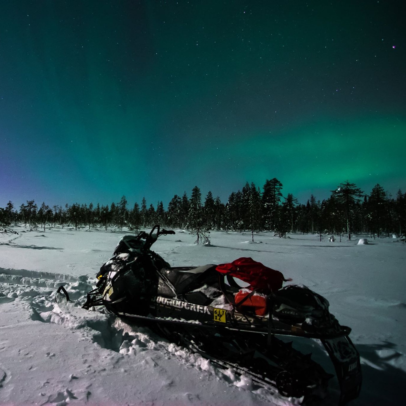 Aurora hunting with snowmobiles in Ylläs - Safartica thumbnail