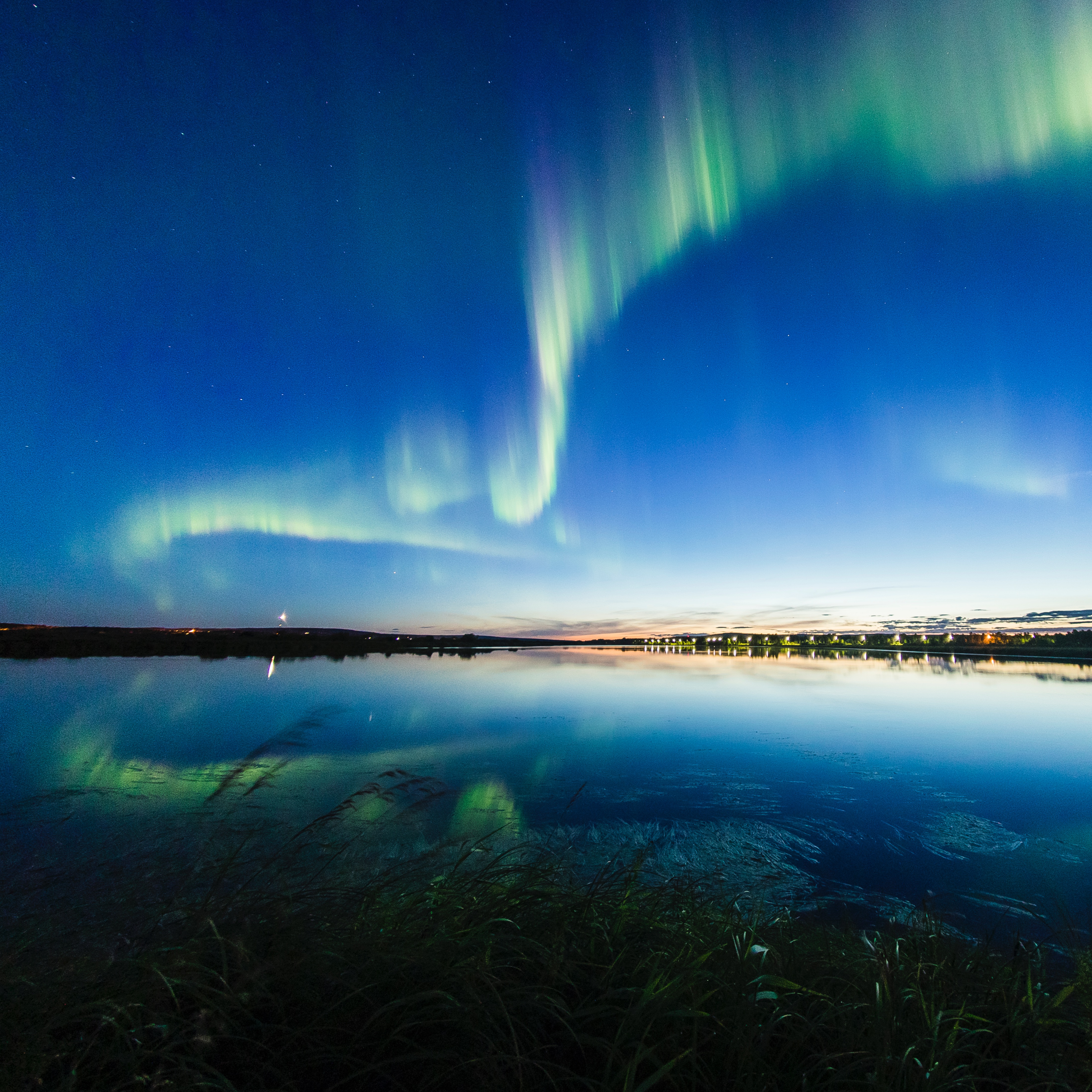 Autumn: Aurora Borealis Picnic - Safartica thumbnail