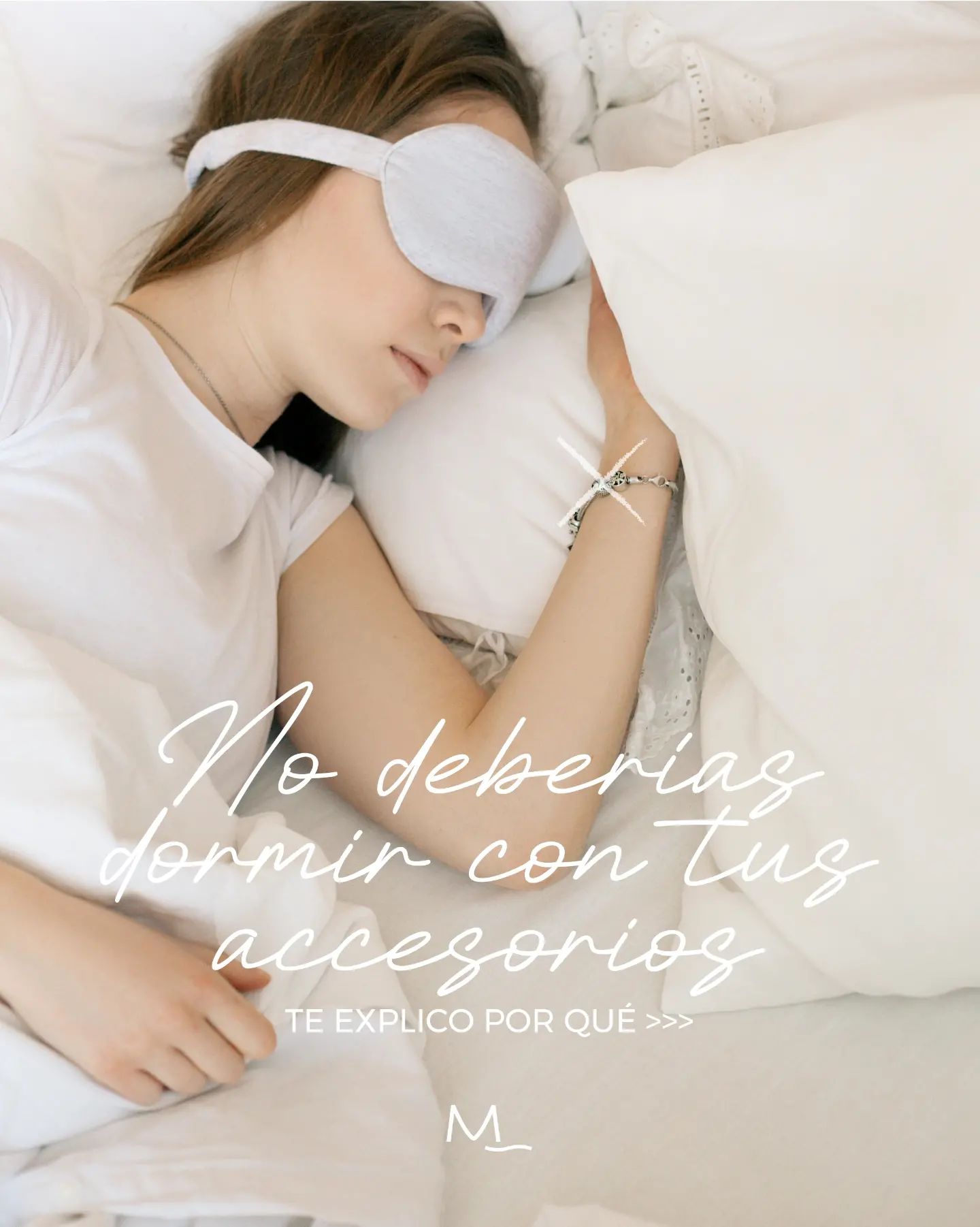 Por todas estas razones, es mejor quitarse los accesorios antes de dormir para proteger tanto las joyas como tu propia c