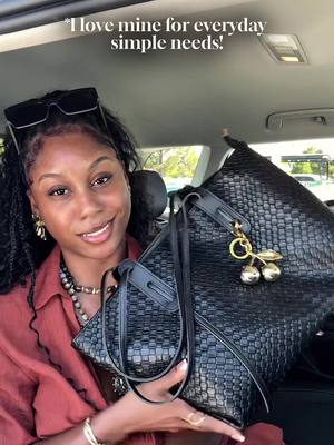 This tote is so tea 👌🏾👌🏾👌🏾👌🏾#pursetok #purses #pursecollection #black #woven #braided #tiktokshopblackfriday #tiktokshop