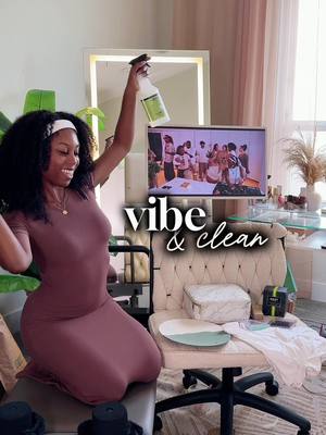 🔊💃🏾Vibe & clean with me 🧹🧺Do you jam out to the @aprtment life mixes? Cuz if you don’t you are missing out!!!!!! These m