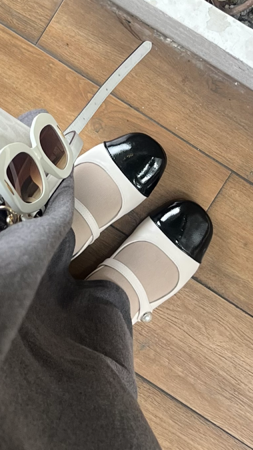 89. B&W flatshoes thumbnail