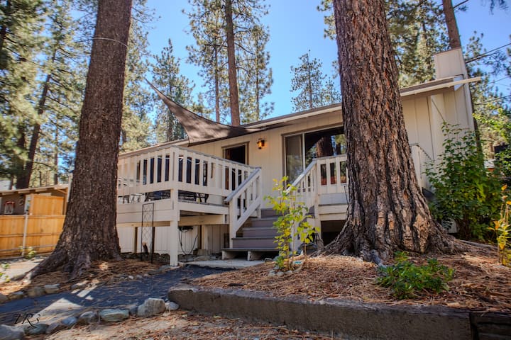 Home in Wrightwood · ★4.97 · 2 bedrooms · 4 beds · 1 bath thumbnail
