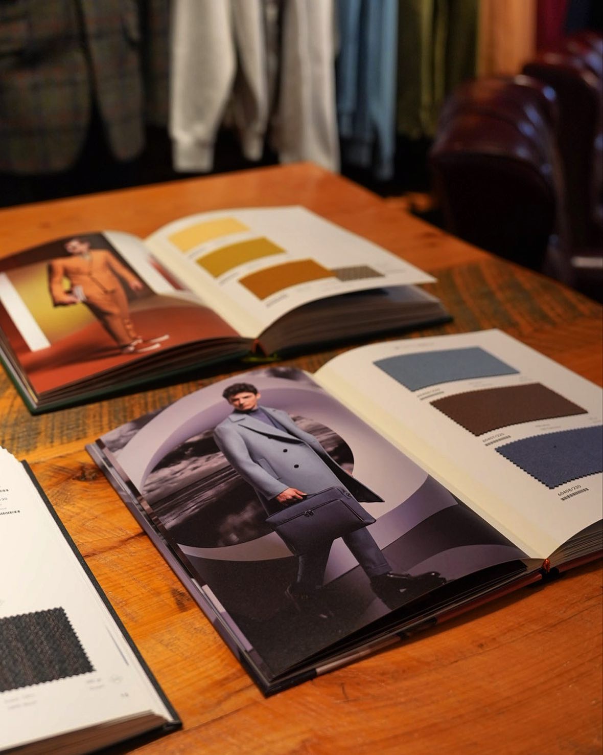 Unfold the elegance with our fabric books

#bostontailor #bostonsuit