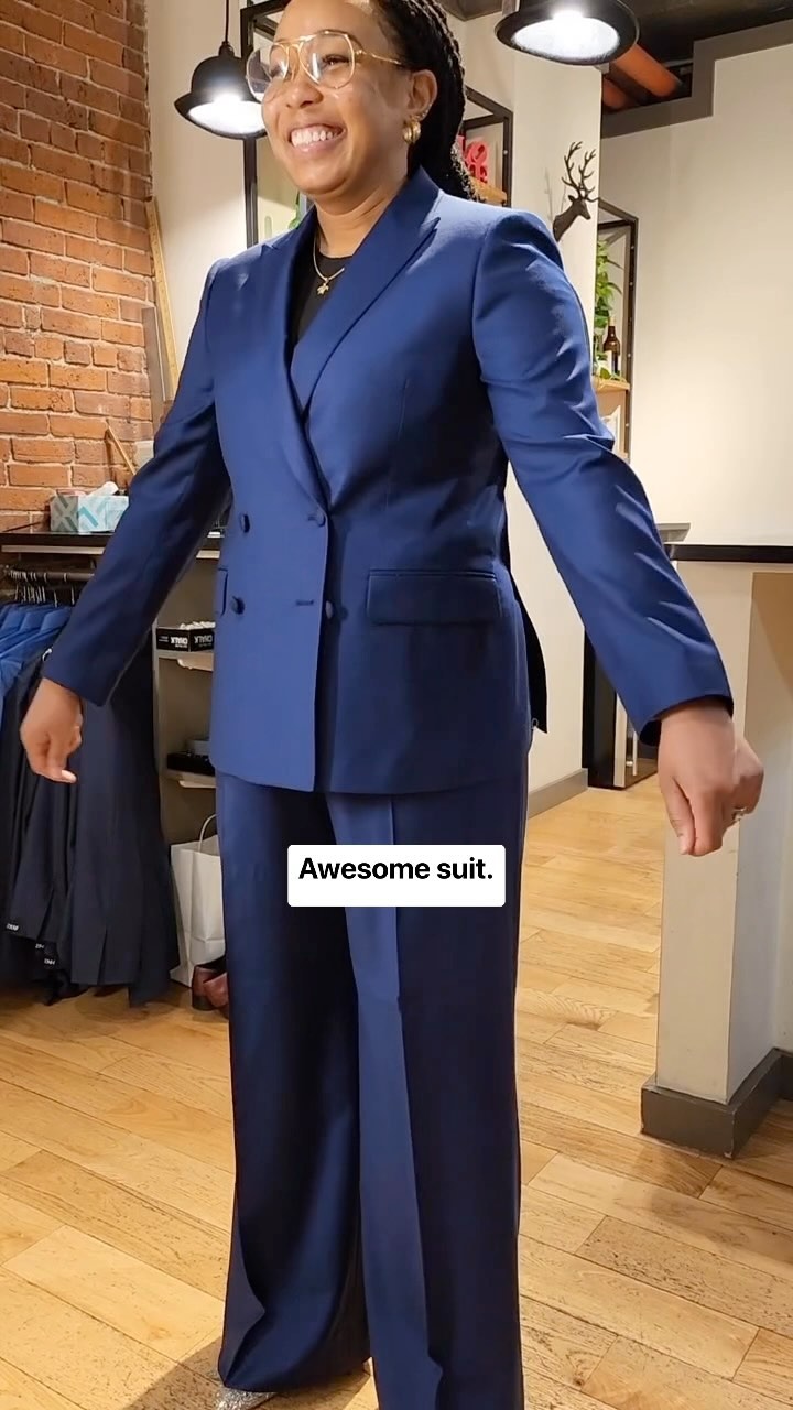 Can you tell we get excited for our clients when they come for their first fittings? This beautiful navy blue wide-leg, 