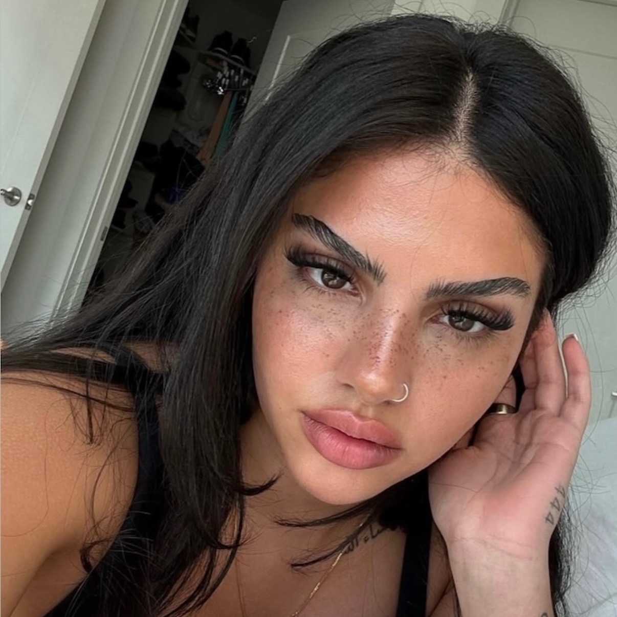 Hooda Love Island Makeup  thumbnail