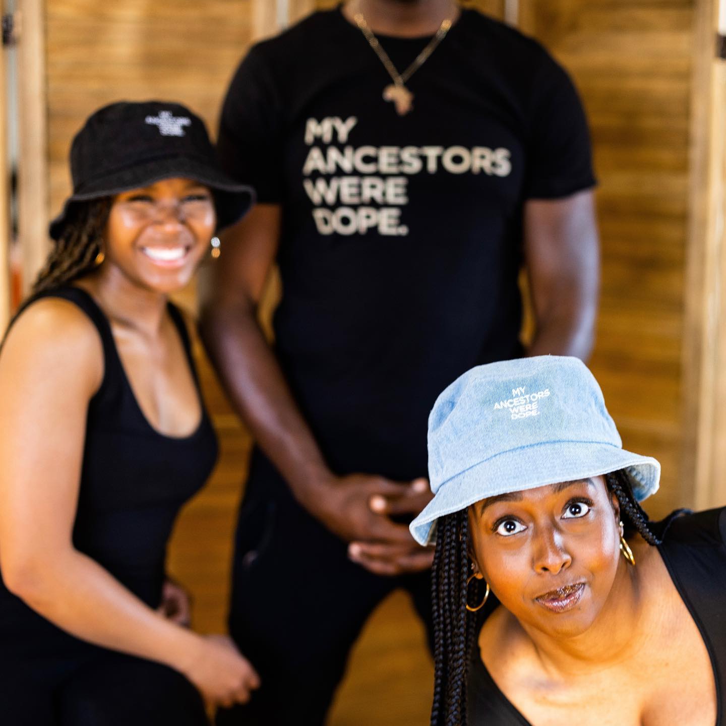 The #greatdebate is still going…

So which hat is giving summer vibes 🤔?

Denim black 🖤 or denim blue 💙… you choose.

Ch