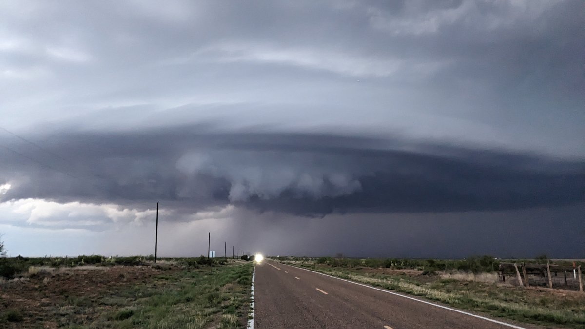 The real storm chasers of the Great Plains thumbnail