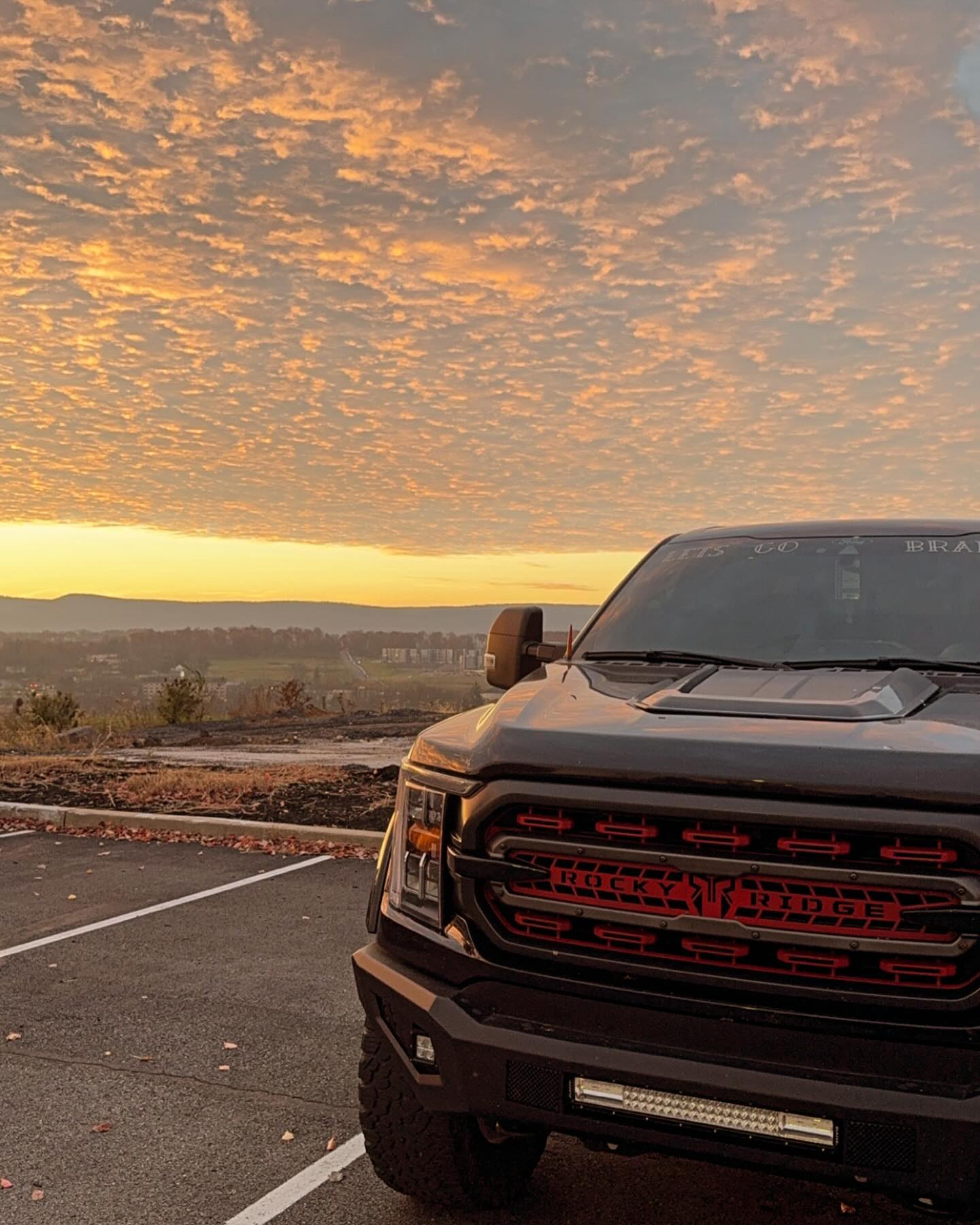 @ashhdiane5 with this gorgeous sunrise shot of her Rocky Ridge F-150 😍

Do you have a great shot of your Rocky Ridge at 