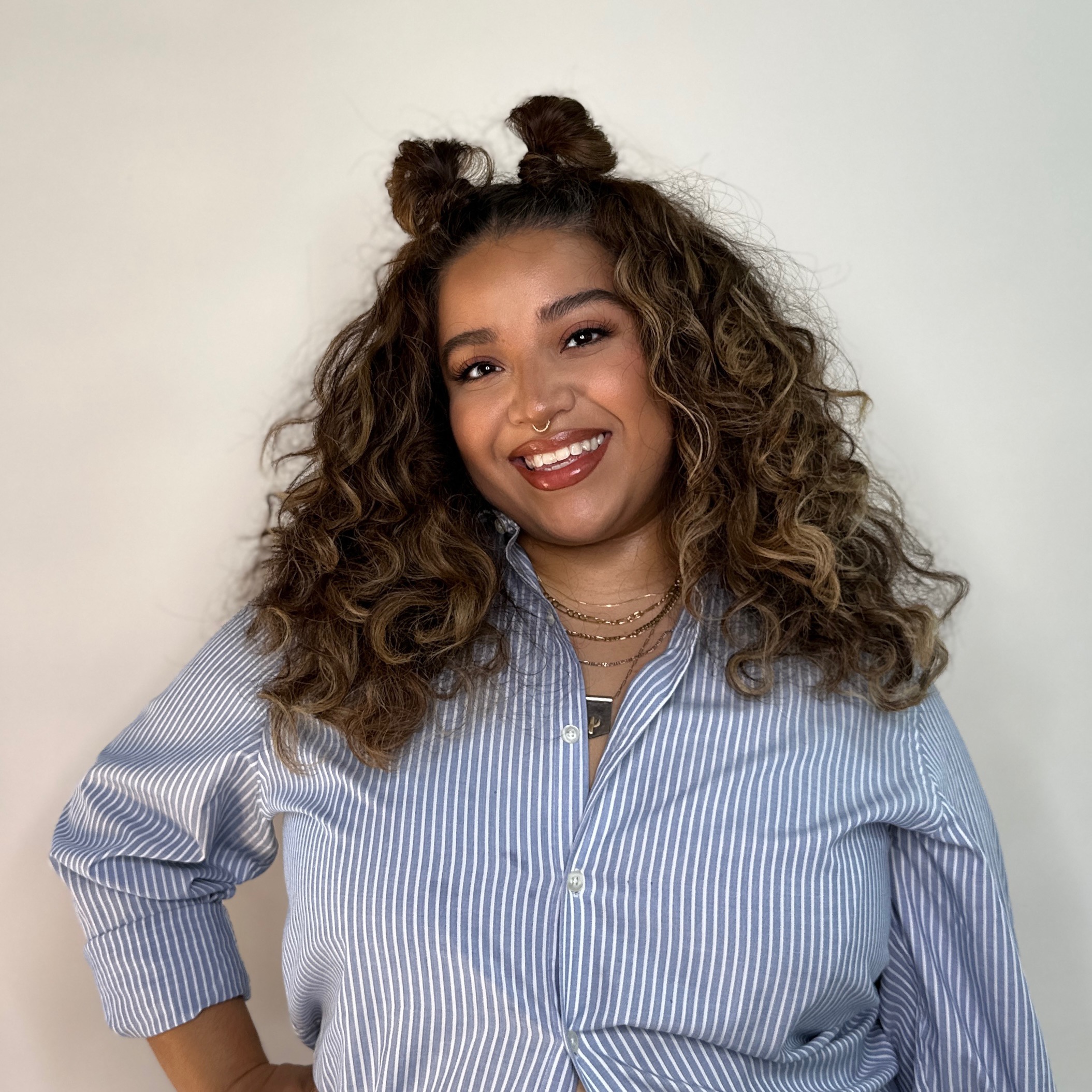 Book with Mari | Hair Stylist @manesxmariadna thumbnail