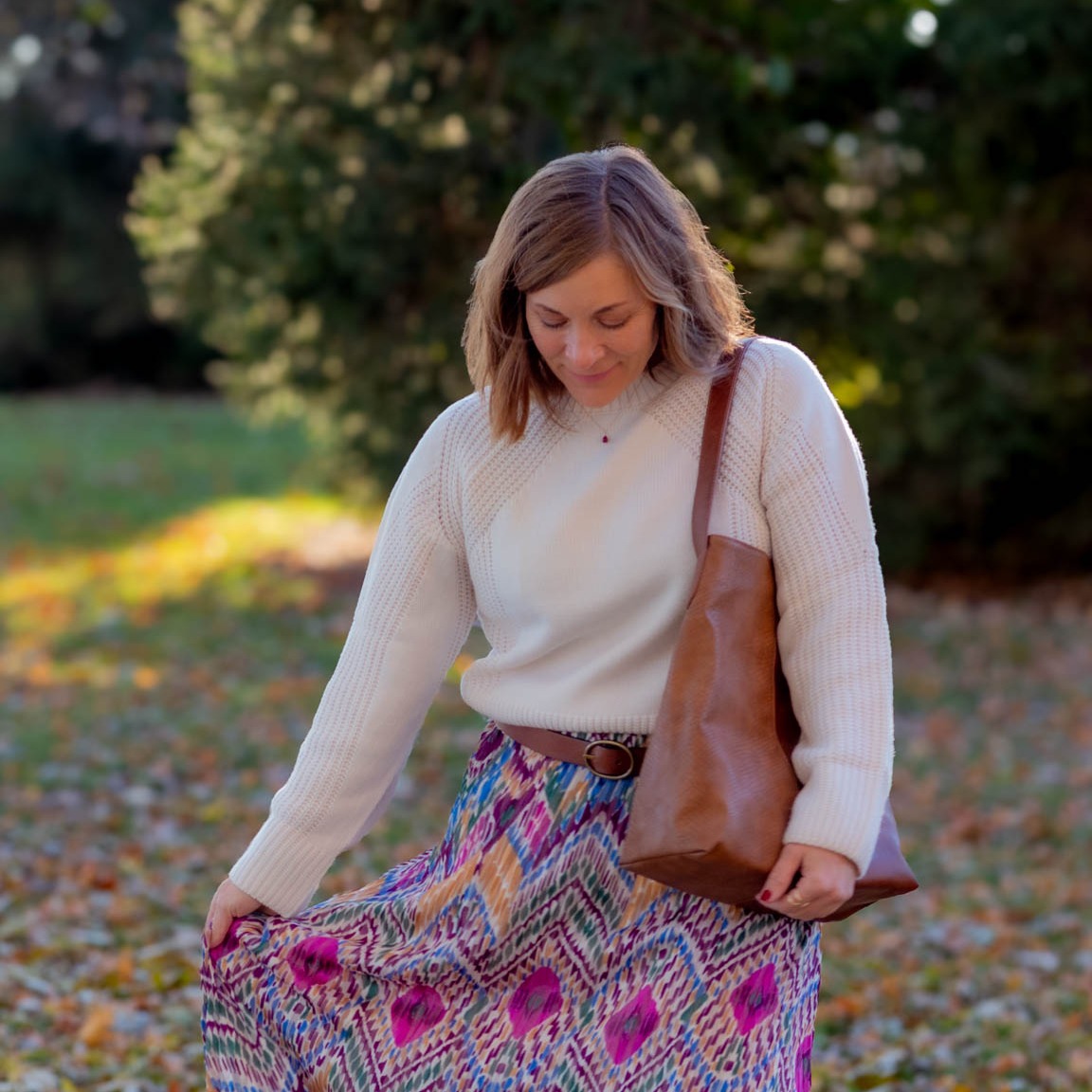 Find my raglan sweater, pleated midi-skirt and faux leather shoulder bag! thumbnail