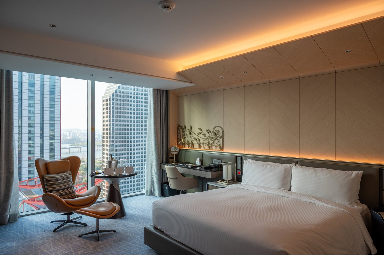 Fairmont Ambassador Seoul (Fairmont Gold Room) - A Luxurious Sanctuary in Yeouido — The Shutterwhale thumbnail