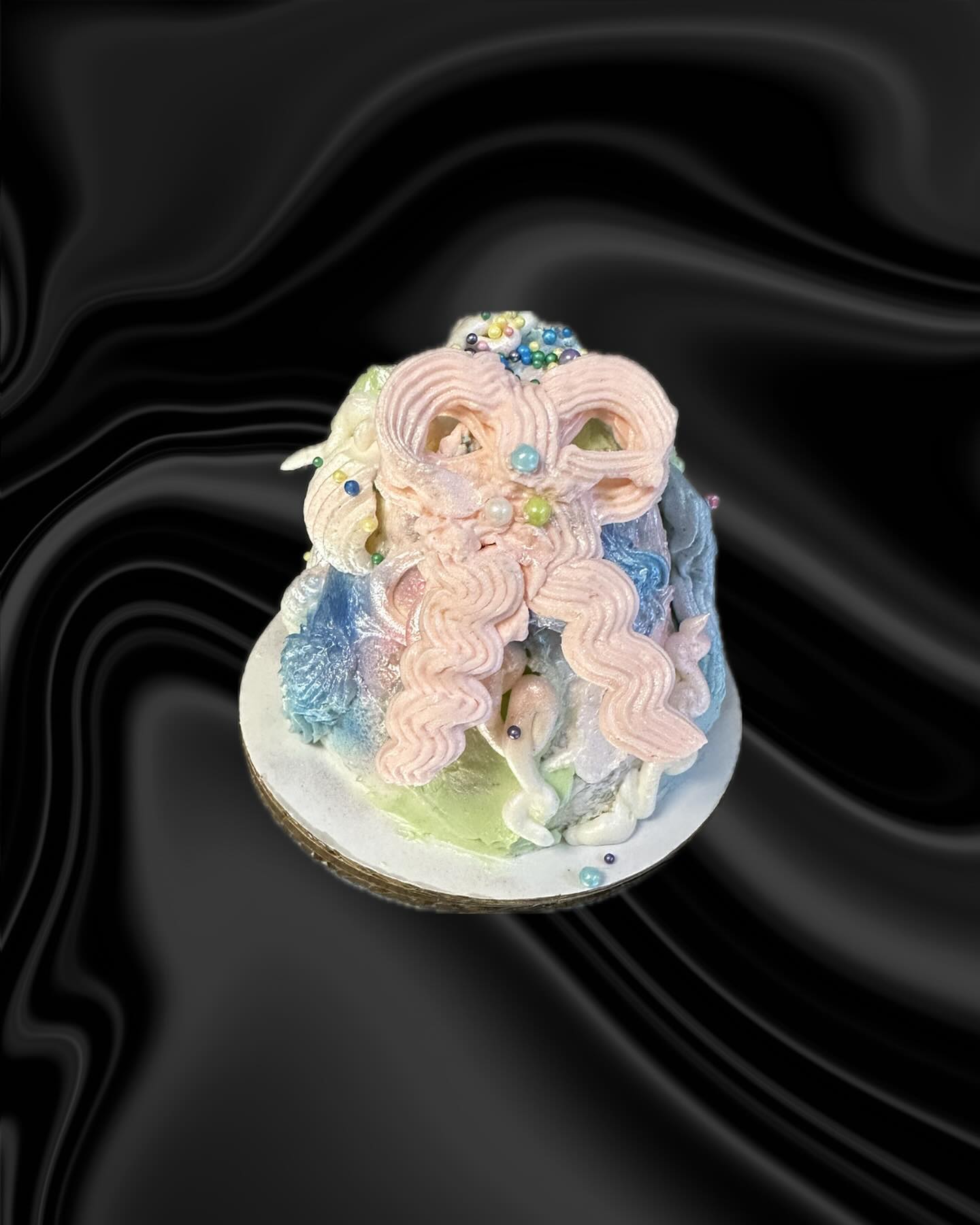 Lil baby cake, swipe to see mama cake twirlin’