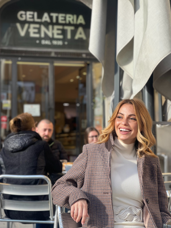 Ashley Lands On How Authenticity and Vulnerability Pay Off and Help You Win Personally & Professionally  thumbnail