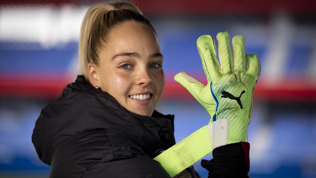 Entrevista a Ellie Roebuck: 'En el Barça he recuperado mi amor por el fútbol' thumbnail