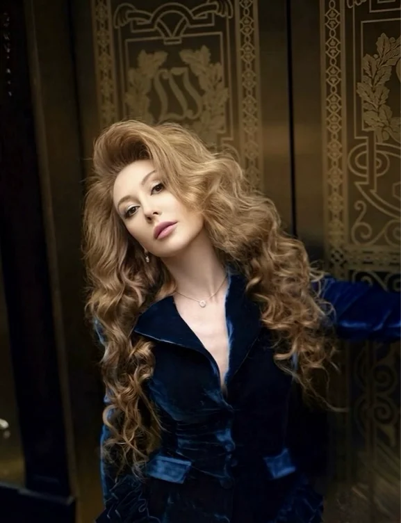  Wishlist | Throne thumbnail