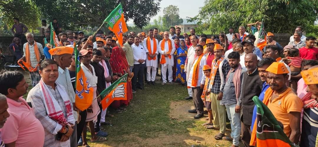 आपका जनसमर्थन मेरा मनोबल बढ़ा रहा है!!   ग्राम ओरपरता में अपनों के बीच पहुँचकर जनसमर्थन माँगा!!  ग्रामीणों का विश्वास भाजपा के साथ..... thumbnail