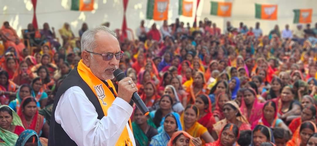 जनता का उत्साह और ख़ुशी बता रहा है की बरही से  भाजपा का आना तय है।  बरही मंडल : ग्राम पंचायत धनवार के हमारे उत्साहित माताओ और बहनों को हृदय से आभार।। #KrishokSurokhaAbhijan thumbnail