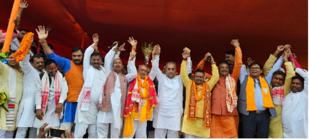 भाजपा प्रत्याशी मनोज यादव व अमित यादव ने किया नामांकन पत्र दाखिल thumbnail
