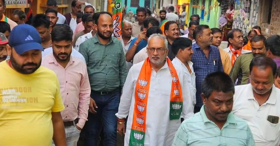 🪷 चल पड़े लक्ष्य की ओर!!

बरही चौक!! तेली टोला और धोबी टोला के अपने परिवारजनों के बीच पहुँचकर माँगा जनआशीर्वाद!! 

चुनाव 