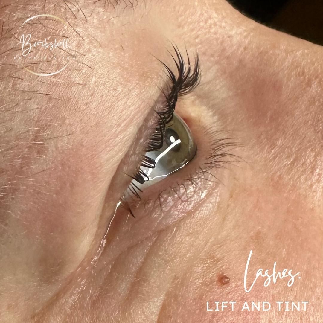 That lift result though 😍 
#bombshellestheticsyeg #liftandtint #naturallashes  #sherwoodparklashes #sherwoodparklashtech