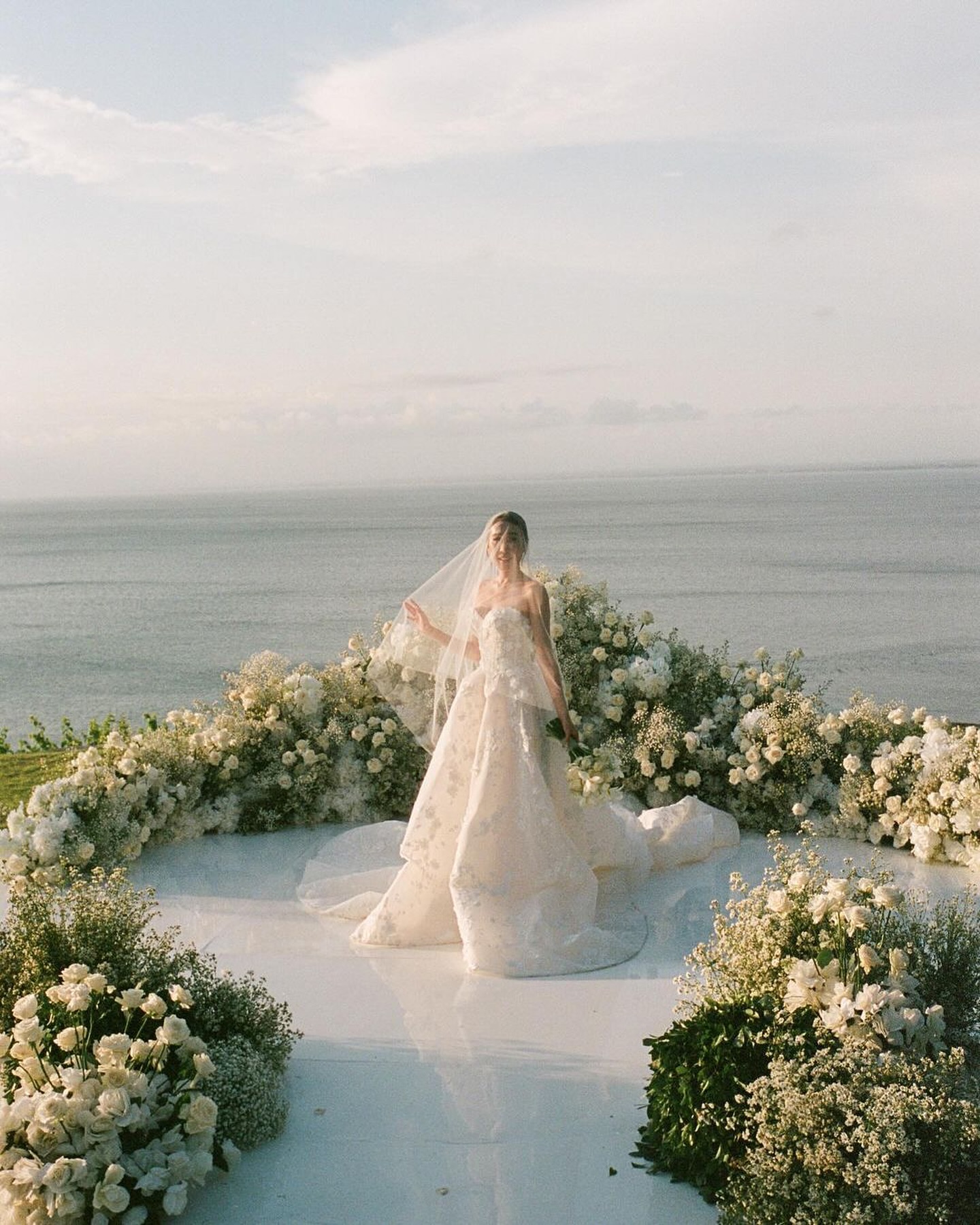 Moments on film📸😍

📷 @joeywillisphotography
👗 @leahdagloria
💐 @aisleproject

#weddinginspiration #weddingdress #weddingg