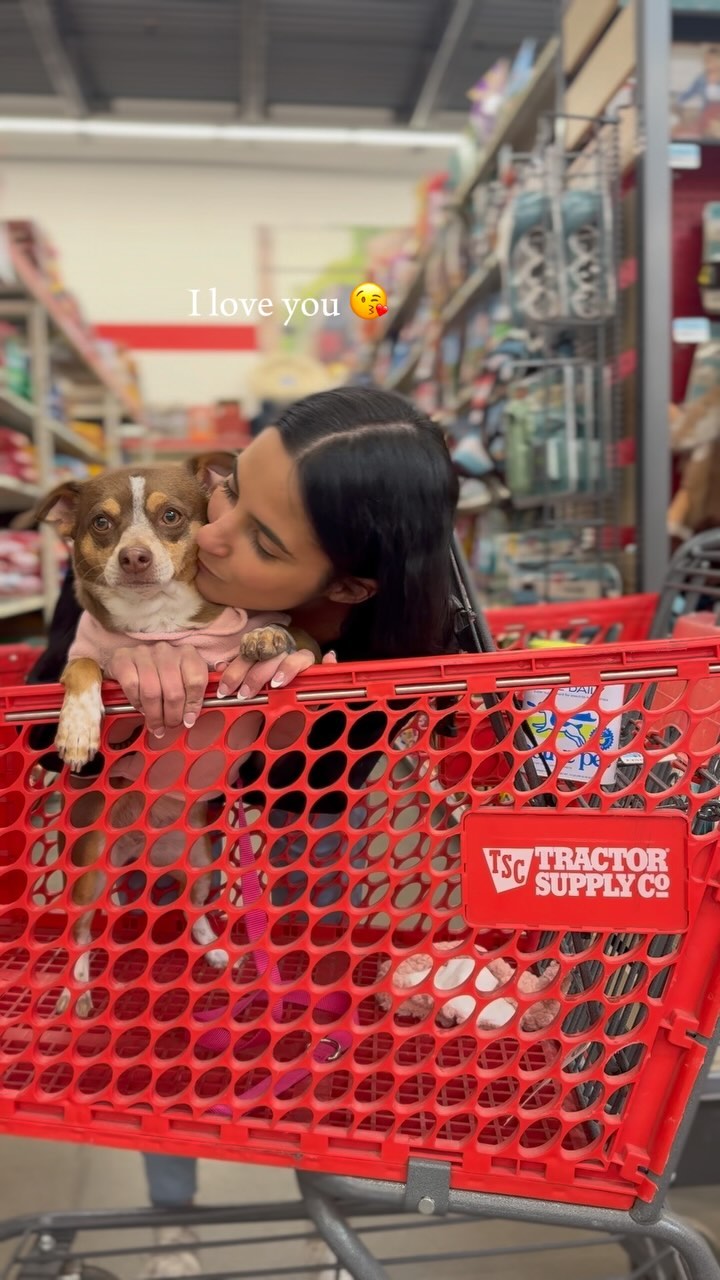 @tractorsupply is not only pet friendly 🐶 but it also has our favorite, The Daily, from @nativepet 😍 I would do anything