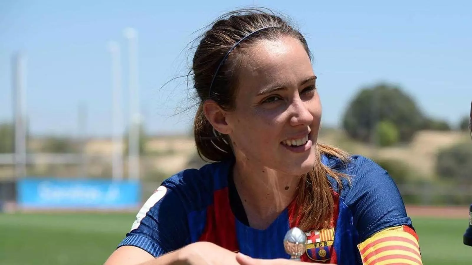 Reportatge: Marta Unzué, una de les culpables de la professionalització del Barça femení thumbnail