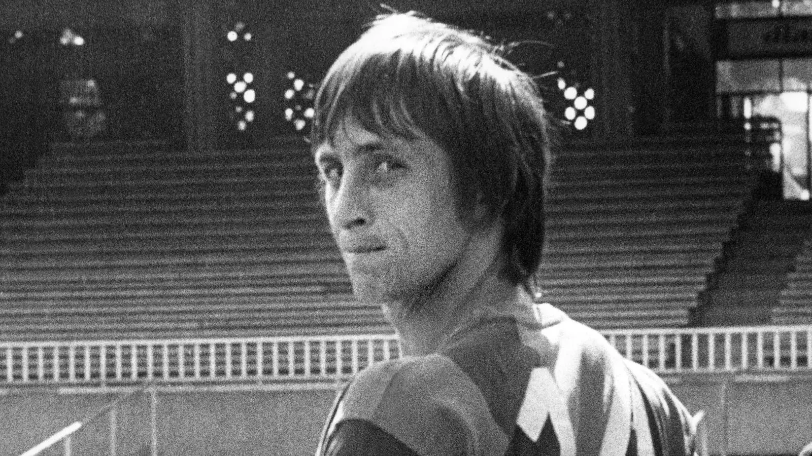 Reportatge: El dia que Johan Cruyff va canviar la vida d'un nen del Barça thumbnail